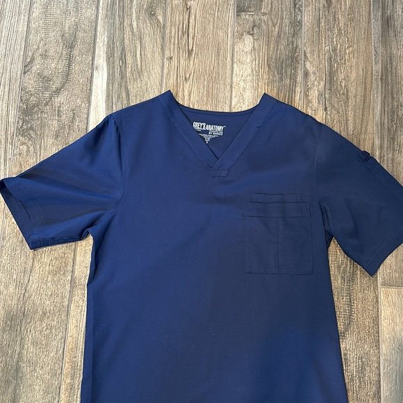 Men’s Greys Anatomy scrub set. Top is size small, bottoms are size medium - Picture 3 of 6